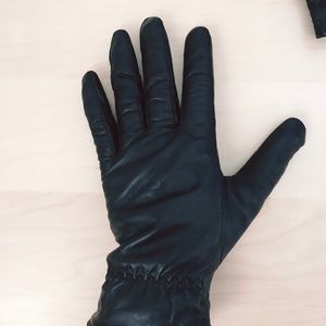 Leather gloves